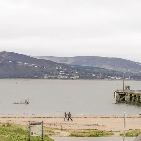 3 Coastguard Station بيت للعطل