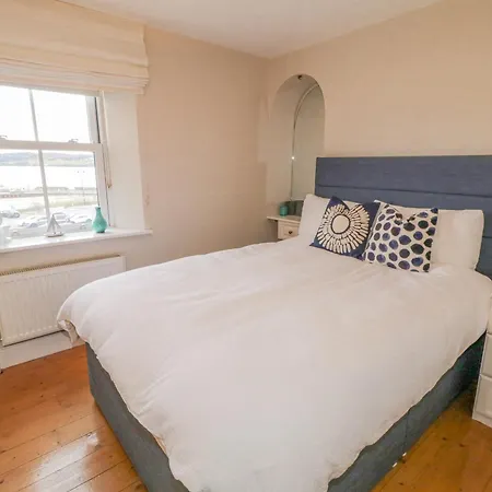 3 Coastguard Station بيت للعطل *