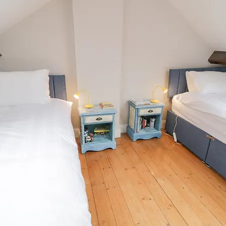 3 Coastguard Station * راثمولان