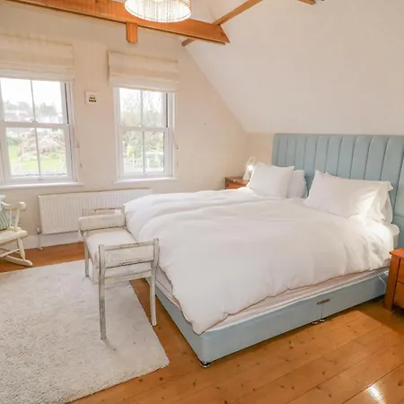 3 Coastguard Station راثمولان