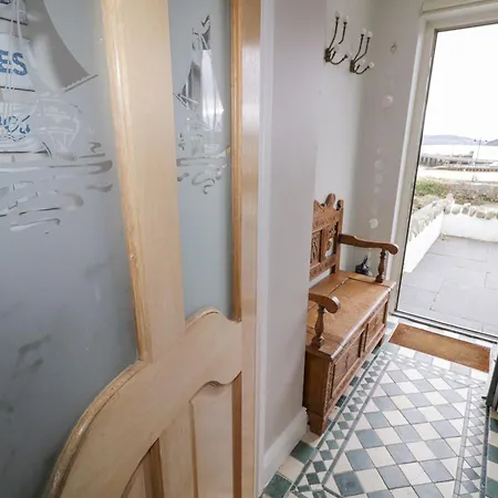 3 Coastguard Station راثمولان